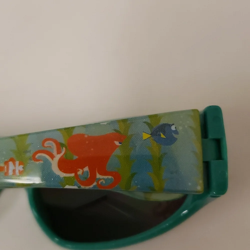 Disney Finding Dory Wrap Sunglasses Green Kids Boys Girls OS NWT